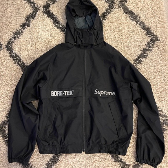 Supreme GORE-TEX court jacket